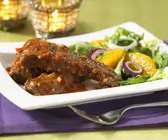Pikante Rippchen mit grünem Salat