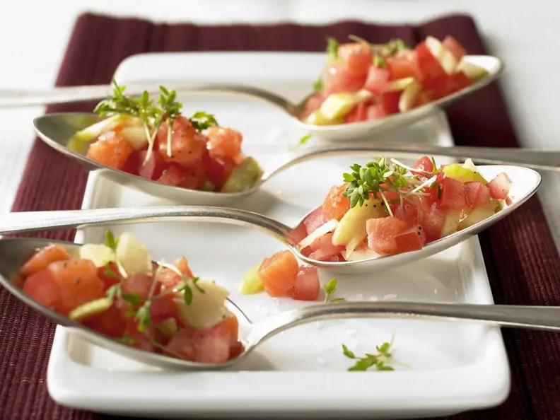 Löffelhäppchen mit Lachs und Gemüse