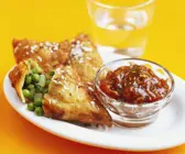 Gefüllte Kartoffeltaschen mit Feigenchutney
