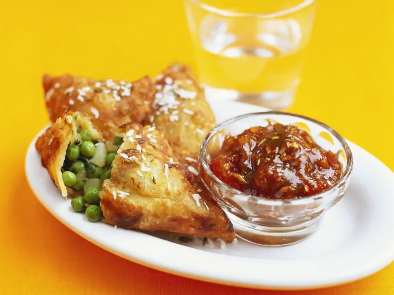 Gefüllte Kartoffeltaschen mit Feigenchutney
