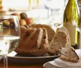 Pikanter Guglhupf mit Speck