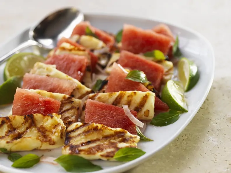 Grillkäse (Halloumi) mit Wassermelone