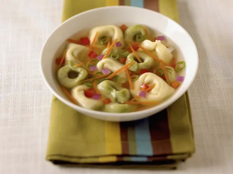 Suppe mit Tortellini