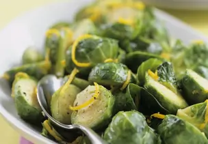 Gedämpfter Rosenkohl mit Zitrone und Pfeffer