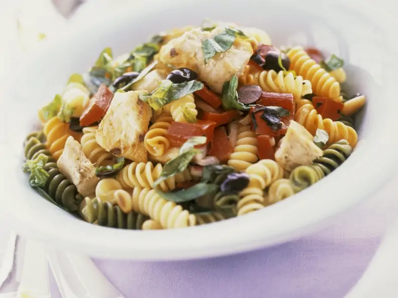 Nudelsalat mit Hähnchen