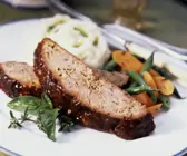 Hackbraten mit Gemüse und Püree