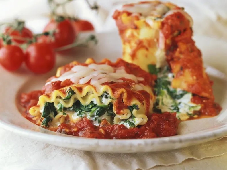 Lasagne mit Spinat und Tomatensoße