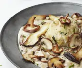 Semmelknödel mit Pilz-Rahm-Soße