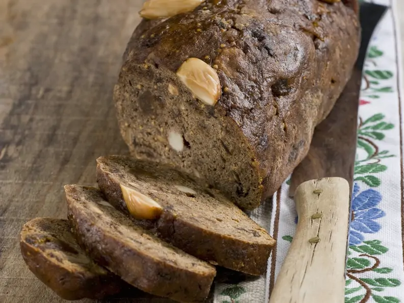 Vollkorn-Früchtebrot