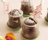 Kleine Schokoladenkuchen im Glas
