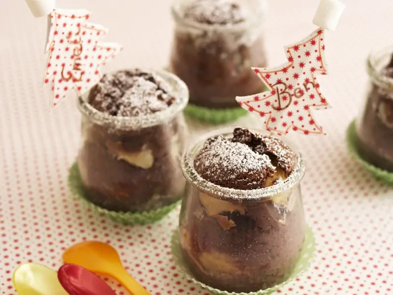 Kleine Schokoladenkuchen im Glas