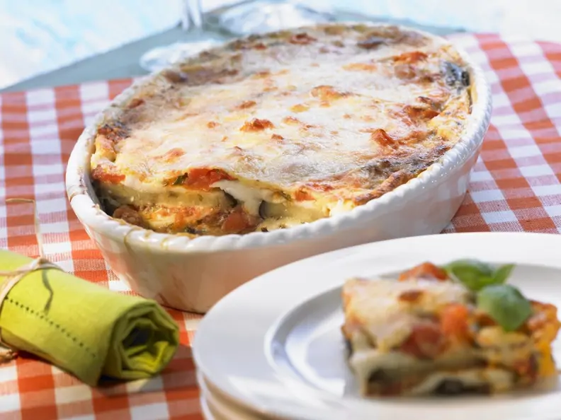 Auberginen-Tomaten-Gratin mit Mozzarella