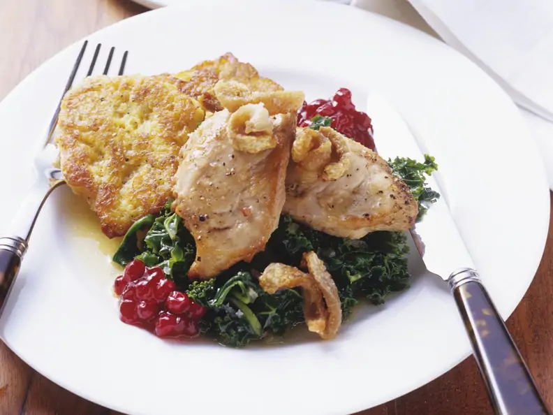 Wildente mit Grünkohlgemüse und Preiselbeeren