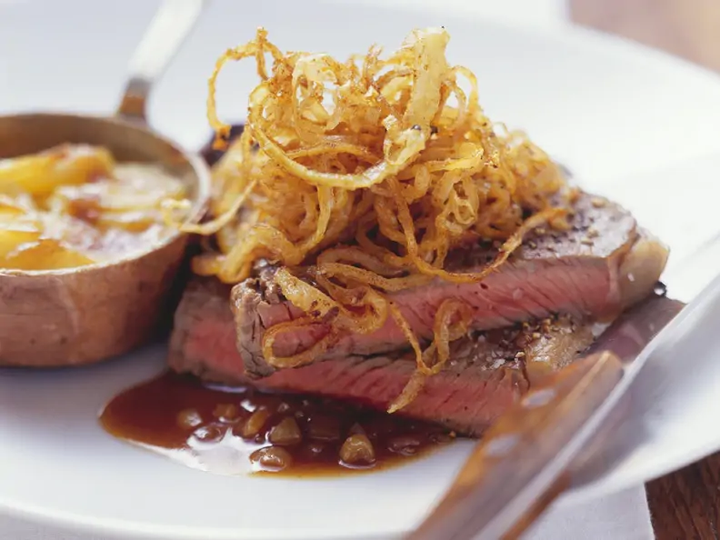 Zwiebelrostbraten mit Kartoffelauflauf