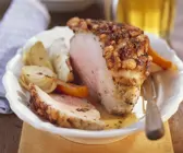 Krustenbraten mit Möhren