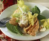 Salat mit jungen Kartoffeln, Stangensellerie und Hähnchenfilet