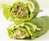 Salatröllchen mit Avocado-Thunfisch-Füllung