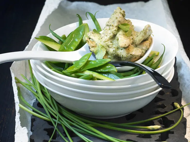 Grünes Curry auf thailändische Art mit Hähnchen