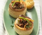 Kleine Pasteten mit Rind und Champignons