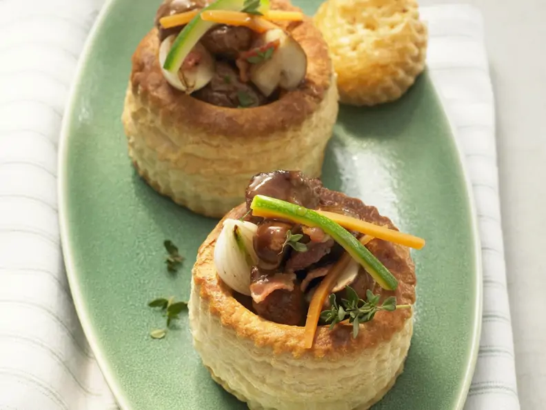 Kleine Pasteten mit Rind und Champignons
