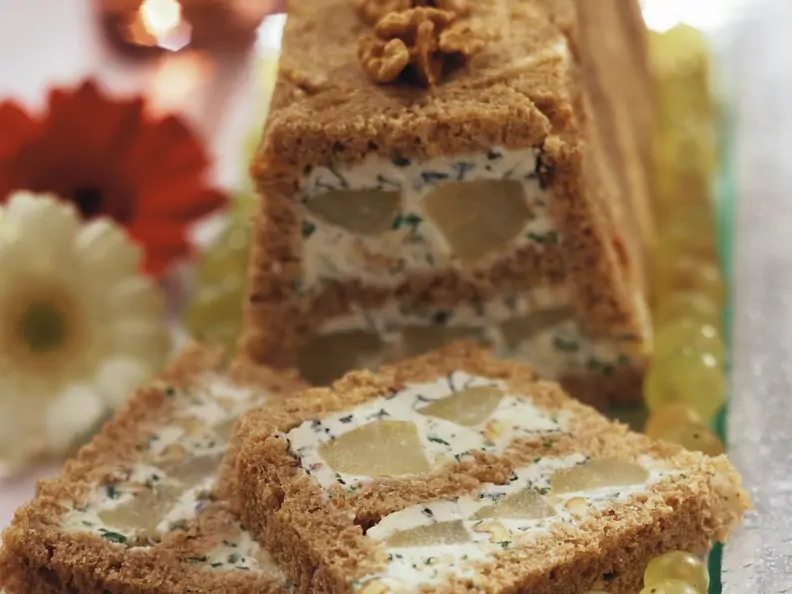 Terrine mit Birnen und Blauschimmelkäse