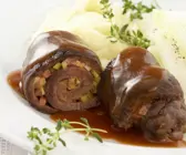 Rouladen mit Kartoffelpüree und Gemüse