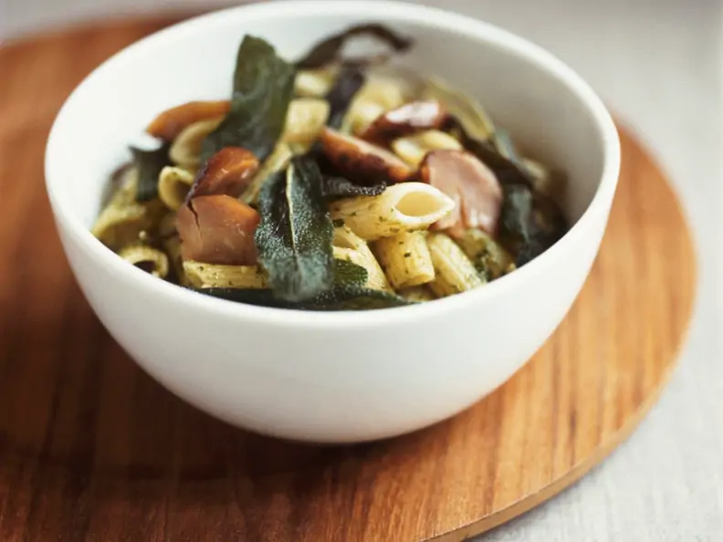 Pasta mit Steinpilzen und Salbei