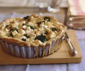 Blumenkohl-Brokkoli-Kuchen mit Mandelsplittern
