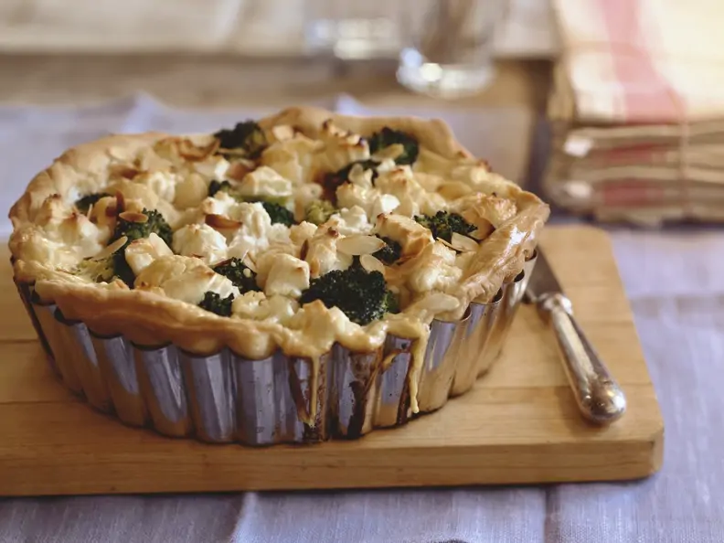 Blumenkohl-Brokkoli-Kuchen mit Mandelsplittern