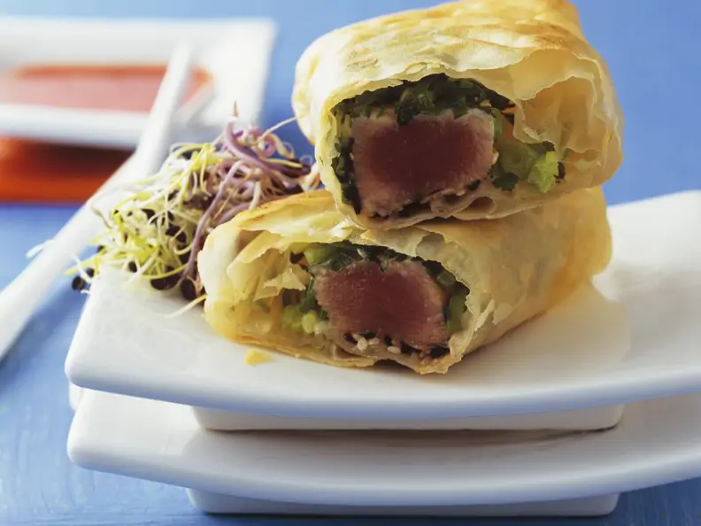 Thunfisch in Frühlingsrollenteig mit Sesam