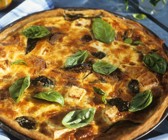 Kürbisquiche mit Feta und Zwiebeln