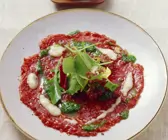 Carpaccio vom Rind mit Bohnencreme und Pesto