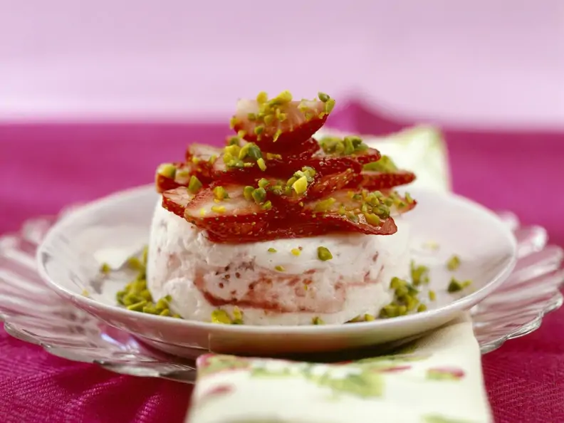Buttermilchküchlein mit Erdbeeren