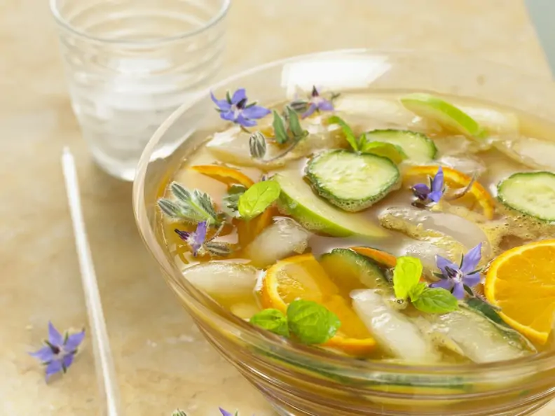 Sommerliche Bowle