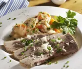 Tellerfleisch mit sauren Kartoffeln und Gemüse