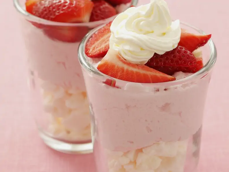 Erdbeercreme mit Baiser