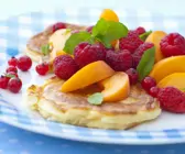 Pancakes mit Sommerfrüchten