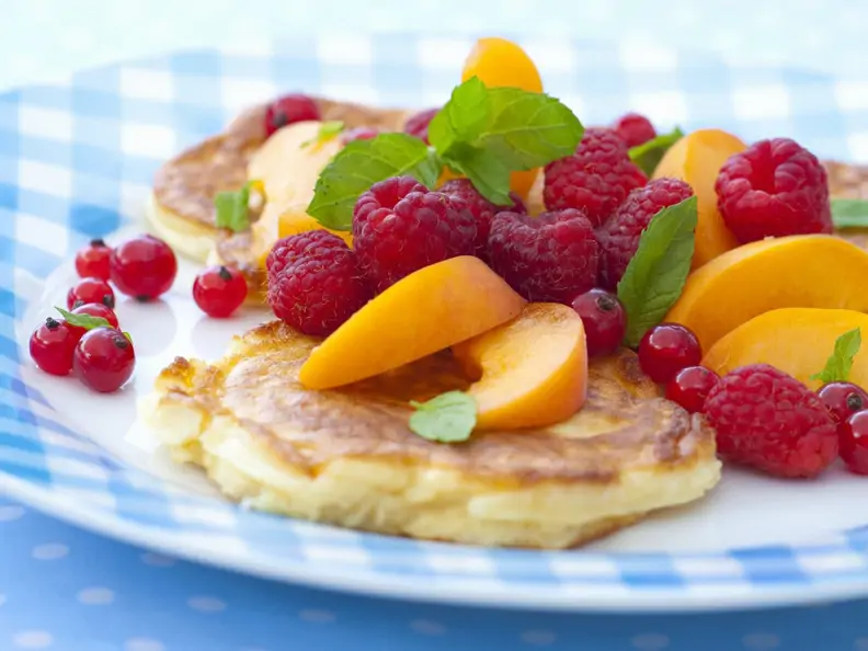 Pancakes mit Sommerfrüchten