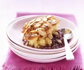 Mandelauflauf mit Pflaumen