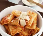 Rigatoni mit Wurstmett-Soße
