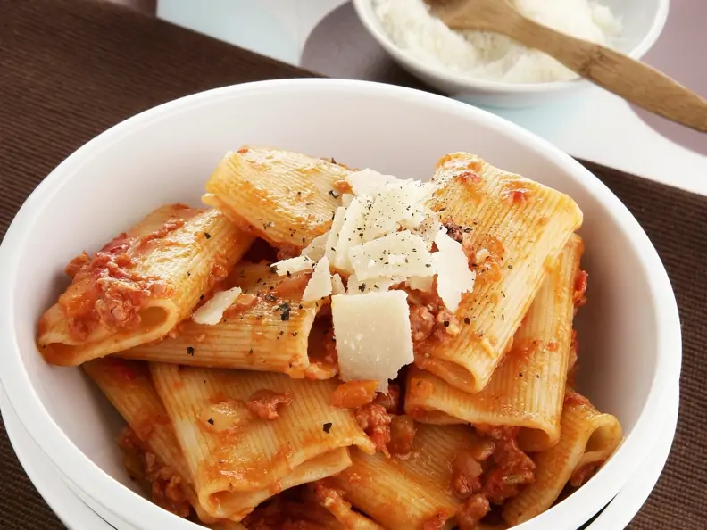 Rigatoni mit Wurstmett-Soße