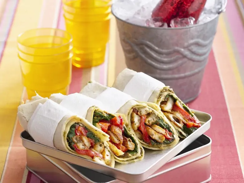 Vegetarische Wraps mit Paprika und Halloumi