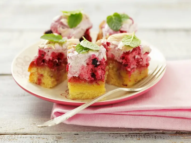 Johannisbeer-Mandel-Kuchen mit Baiser
