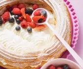 Beerenkuchen mit Kokos-Joghurt-Creme