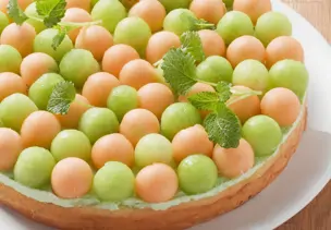 Waldmeisterkuchen mit Melonen