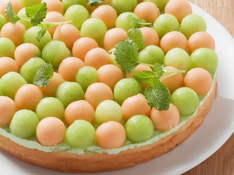 Waldmeisterkuchen mit Melonen