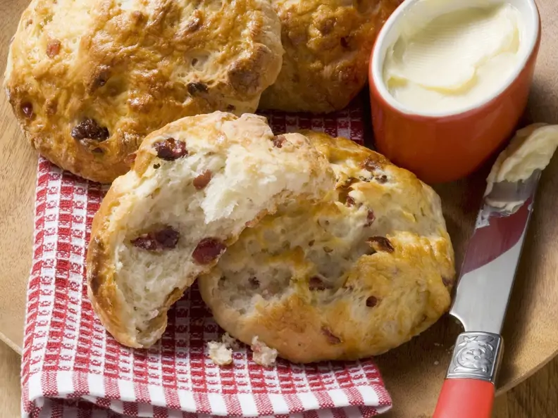 Quarkbrötchen mit Kirschen