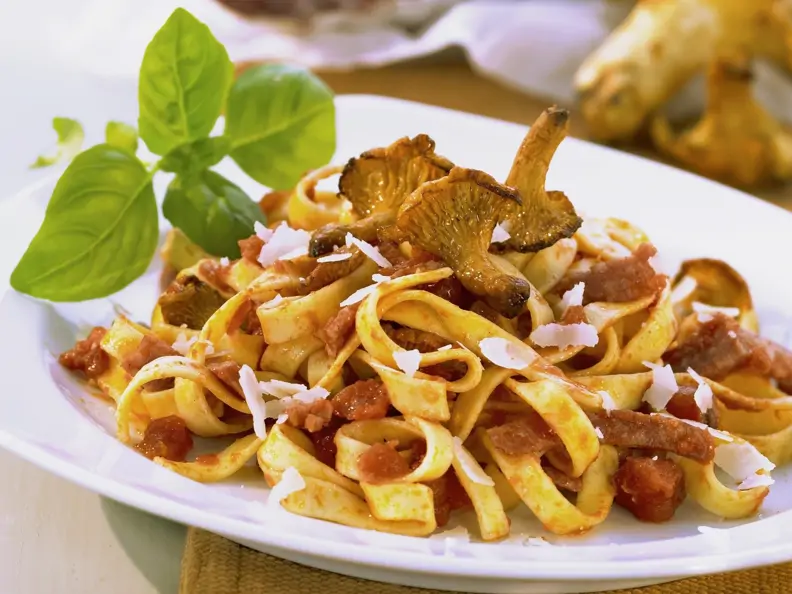 Pasta mit Pilzen und Salami