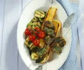 Kalbsleber mit Pancetta, Röstbrot und Gemüse