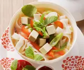 Asia-Suppe mit Reisnudeln